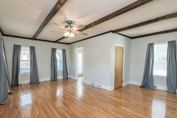 Chicopee, MA 01013,14 Norman Street