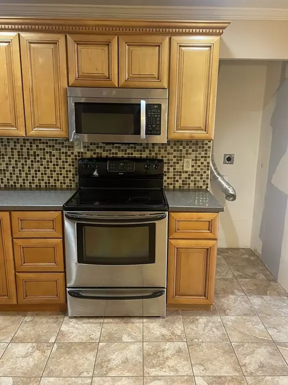 Nashua, NH 03062,310 Brook Village Rd #18