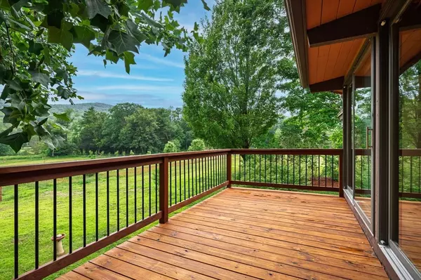 Ashfield, MA 01330,581 Pfersick Rd