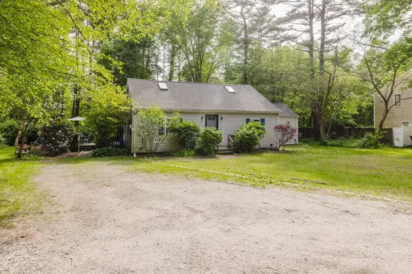 New Bedford, MA 02745,13 Luscomb Ln