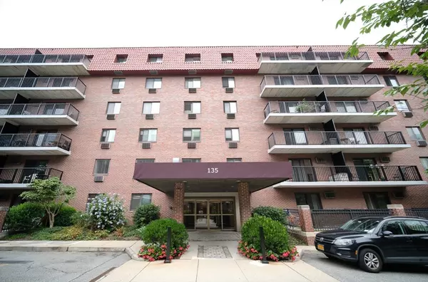 Brookline, MA 02446,135 Pleasant #407