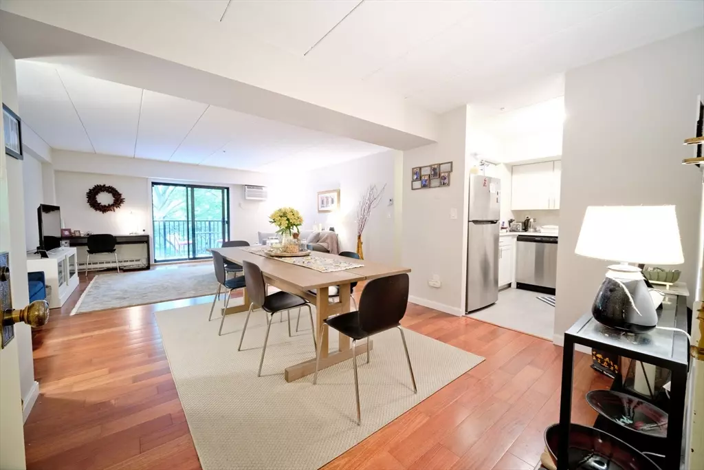 Brookline, MA 02446,135 Pleasant #407