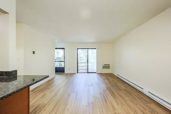 Barnstable, MA 02601,800 Bearses Way #5WG