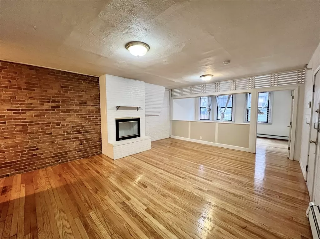 Boston, MA 02116,337 Beacon Street #1