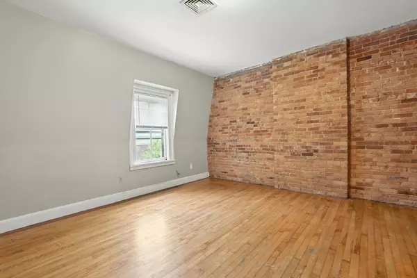 Springfield, MA 01105,265 Union St