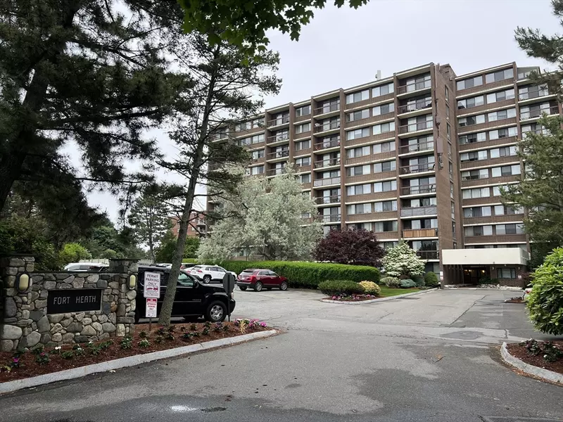 1 Pond St #2F, Winthrop, MA 02152