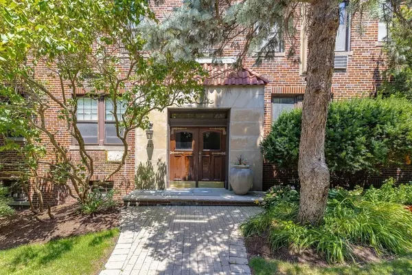 321 Tappan St #2, Brookline, MA 02445