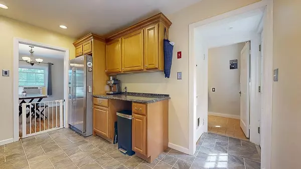 Brookfield, MA 01506,21 Pleasant St