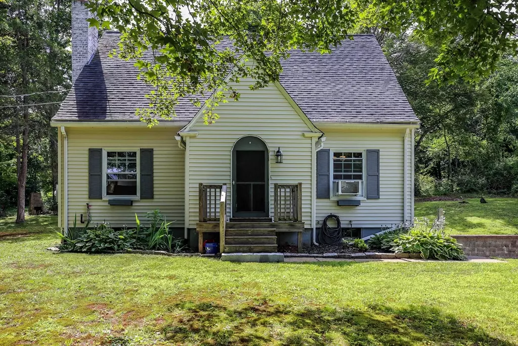 Brookfield, MA 01506,21 Pleasant St