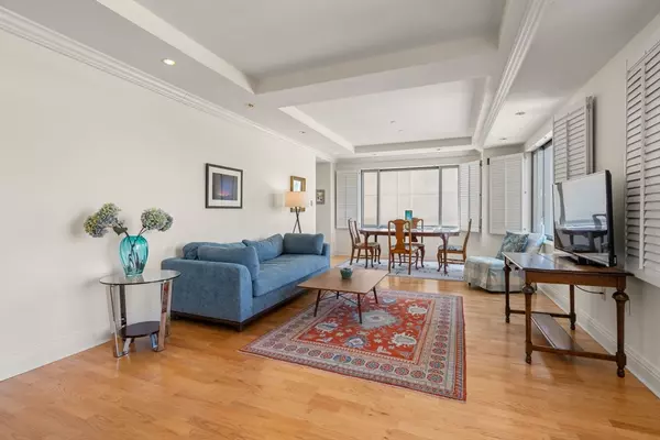 Boston, MA 02116,1 Huntington Ave #807