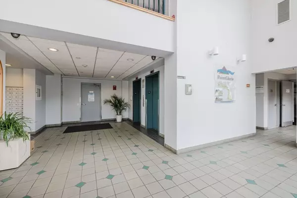 Fall River, MA 02720,750 Davol St #324