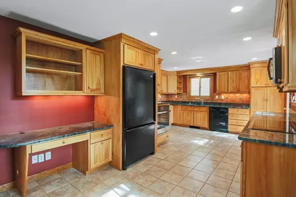 Shrewsbury, MA 01545,10 Karen Ave