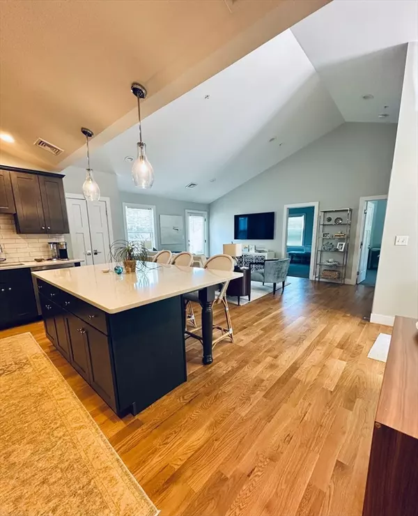 Pembroke, MA 02359,220 Center St #14