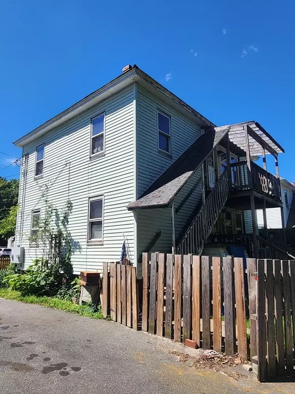 Easthampton, MA 01027,15 Davis St