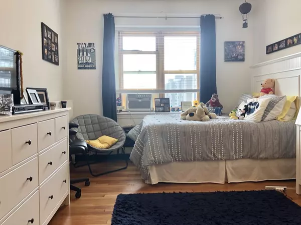 Boston, MA 02116,8 Garrison St #704