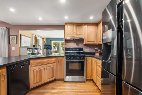 Wayland, MA 01778,225 Commonwealth Rd