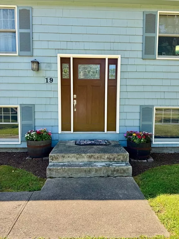 Medway, MA 02053,19 Village St