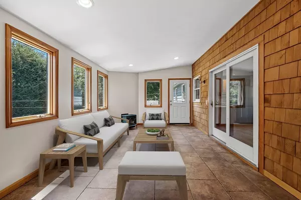 Medway, MA 02053,19 Village St