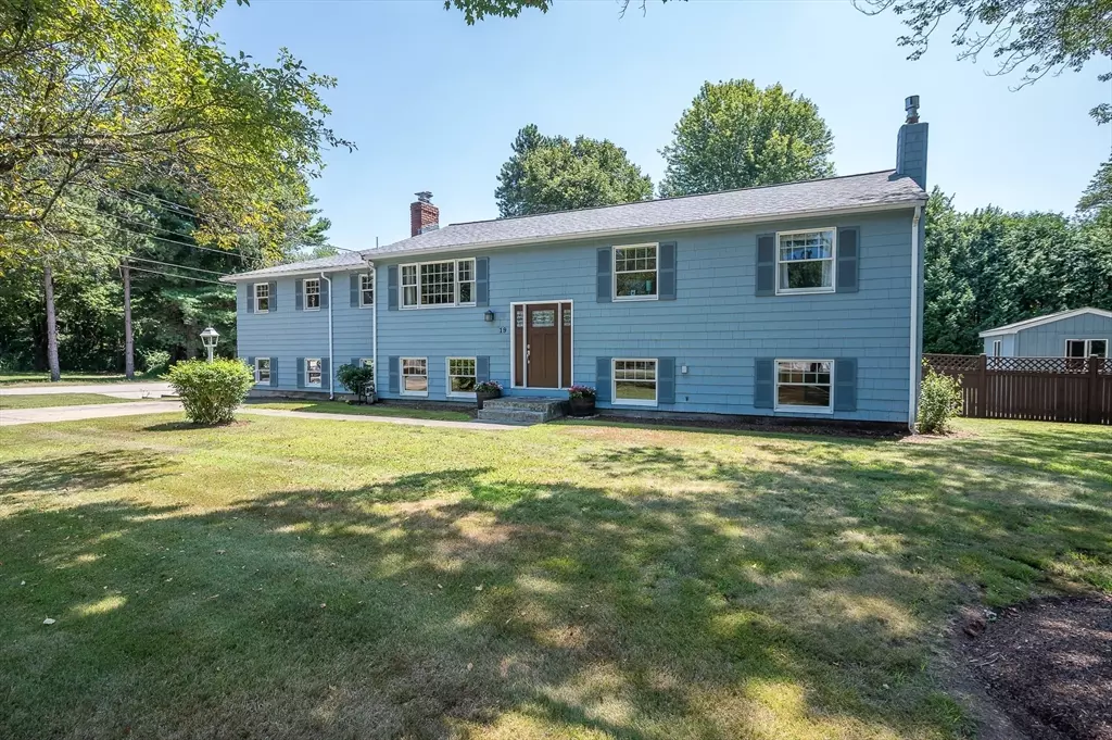 Medway, MA 02053,19 Village St