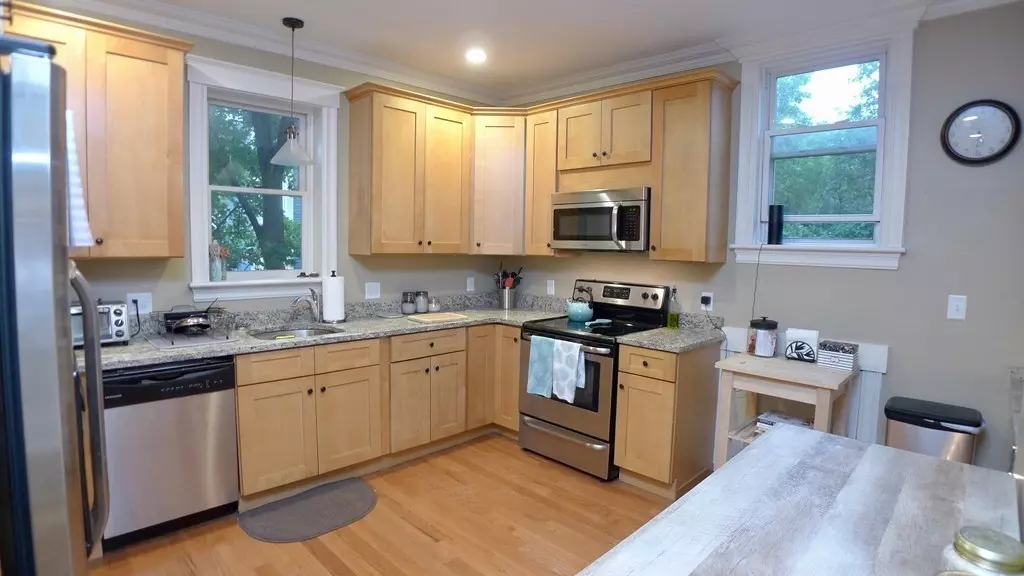 Boston, MA 02125,10 Savin Hill Ave #2