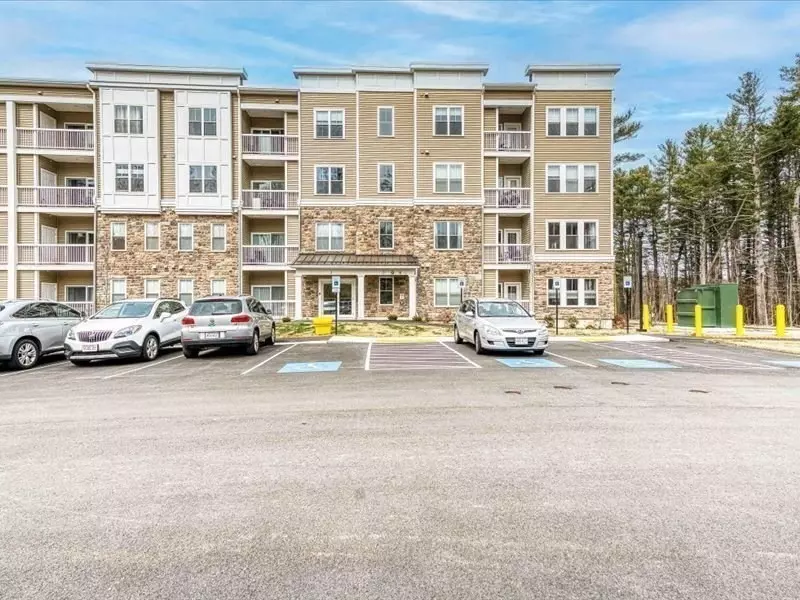 Grafton, MA 01536,2 Winslow Ln #402