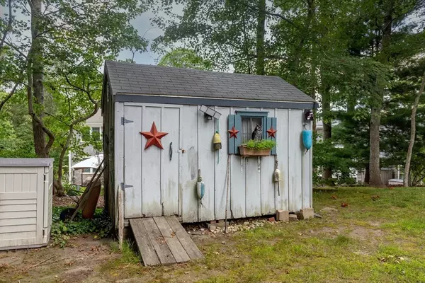Mashpee, MA 02649,28 Cranberry Ave