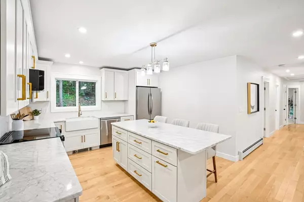 Sturbridge, MA 01566,7 Woodlawn Dr