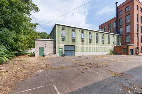 Chicopee, MA 01013,35 Lower Grape St