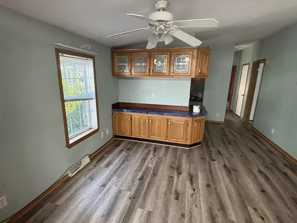 North Attleboro, MA 02760,637 South Washington St #44