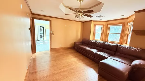 Malden, MA 02148,563- Lynn St-