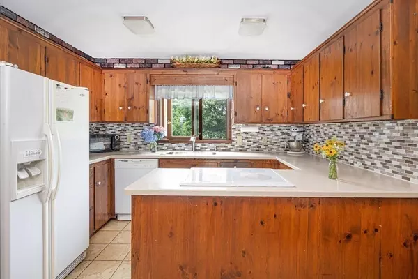 Rochester, MA 02770,421 County Rd