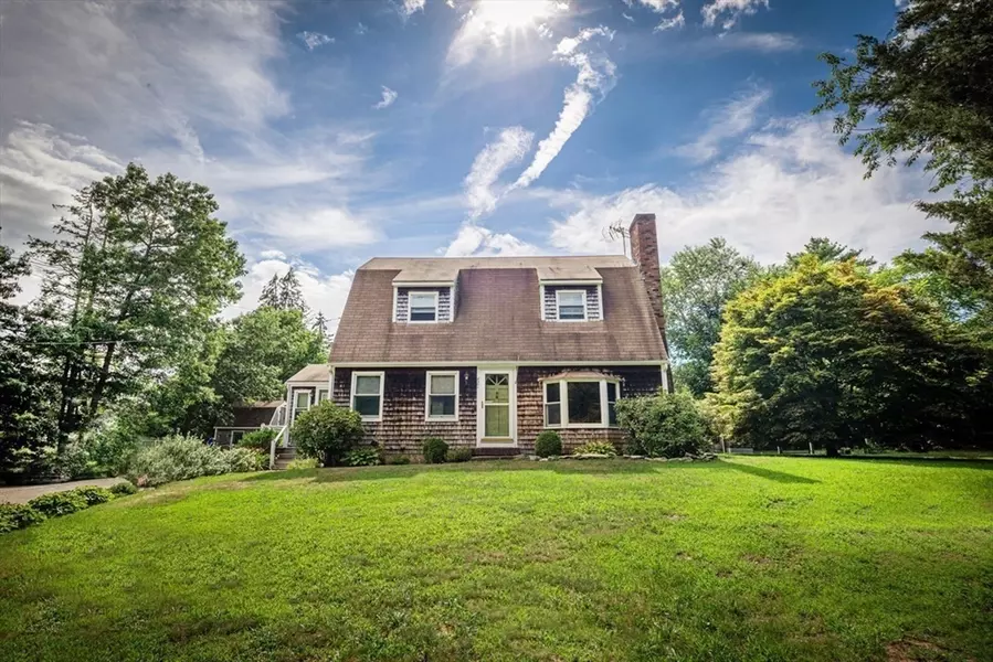 421 County Rd, Rochester, MA 02770