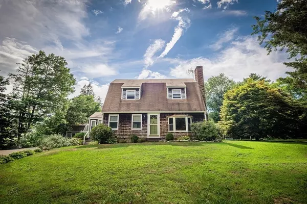 421 County Rd, Rochester, MA 02770