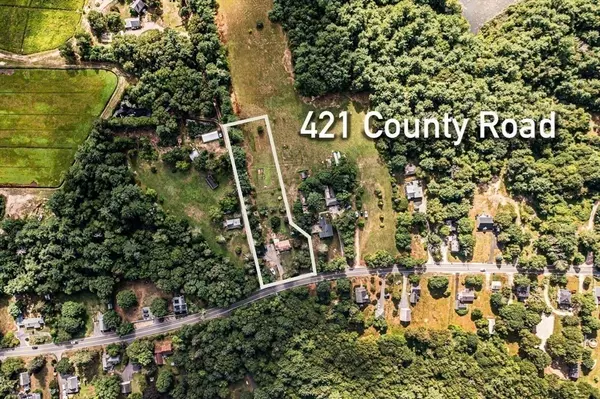 421 County Rd, Rochester, MA 02770