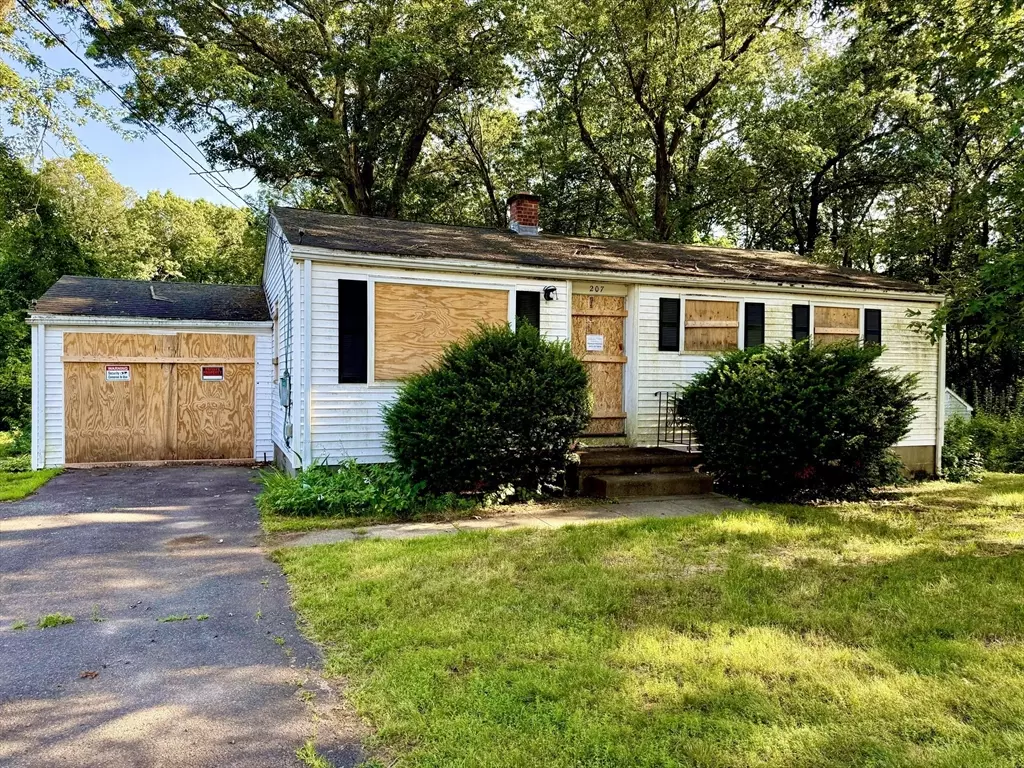 Springfield, MA 01118,207 Overland St