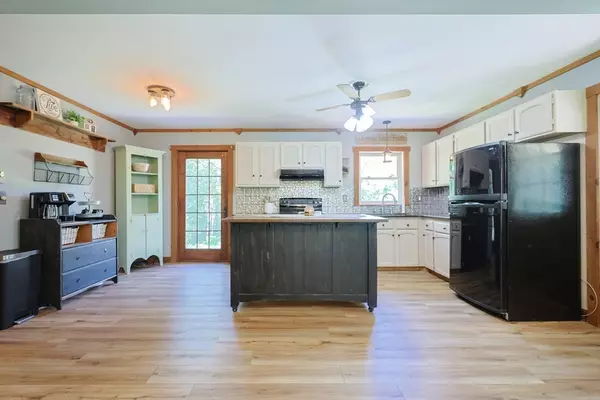 Warren, MA 01585,356 Keys Rd