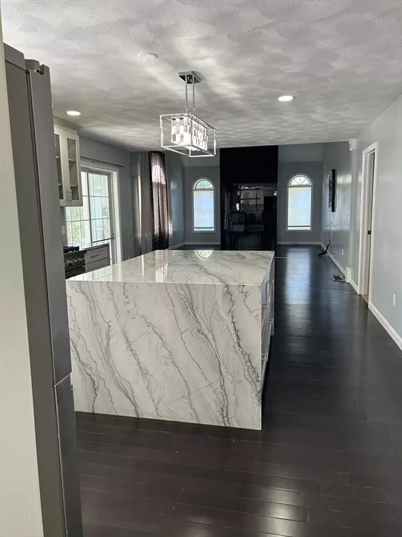 Westford, MA 01886,3 Gooseneck Ln