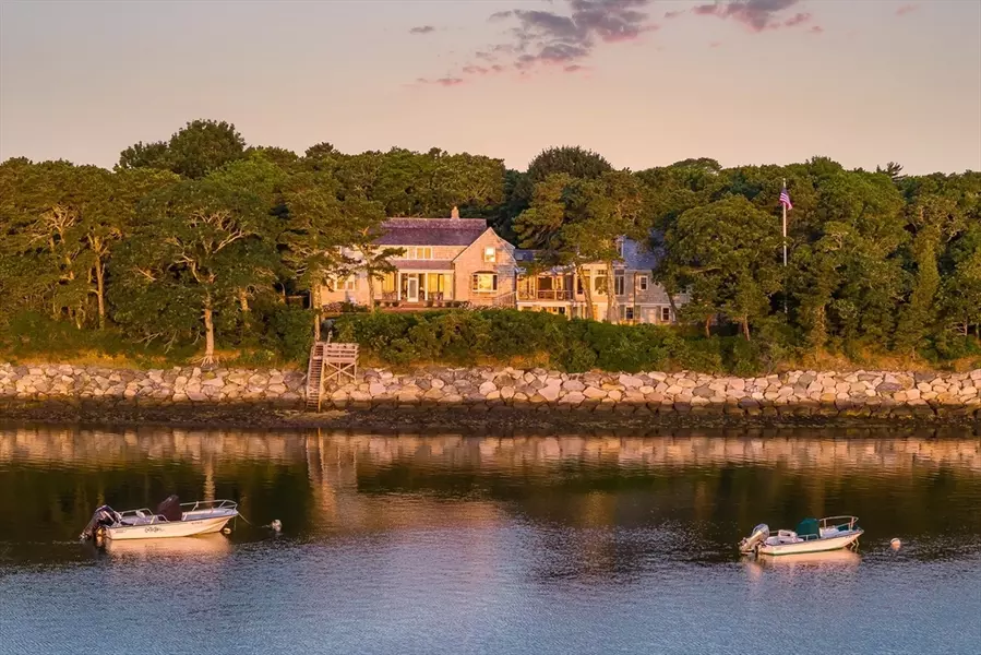 2079 Head Of The Bay Road, Harwich, MA 02645