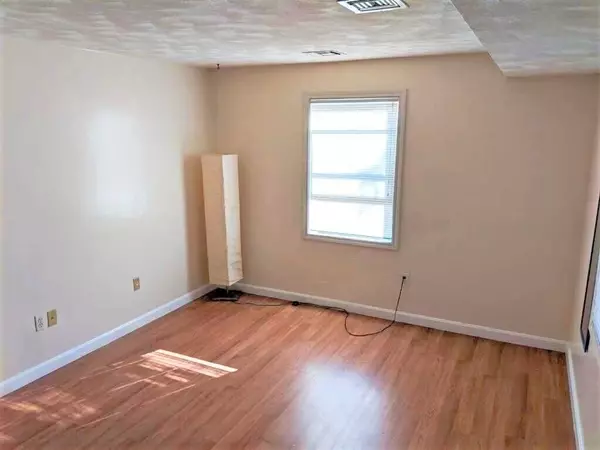 Malden, MA 02148,1 Maude Street #4