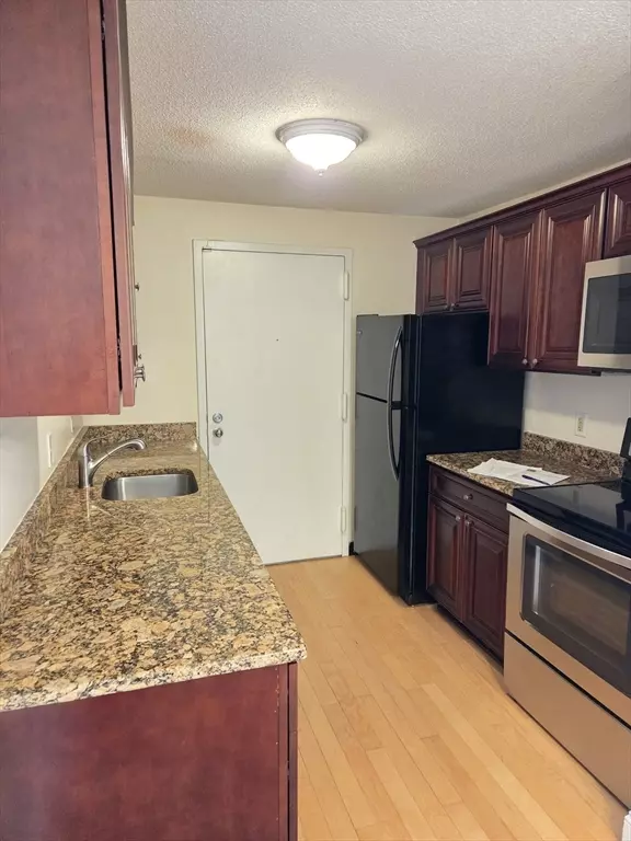 Natick, MA 01760,11 Village Hill Lane #9