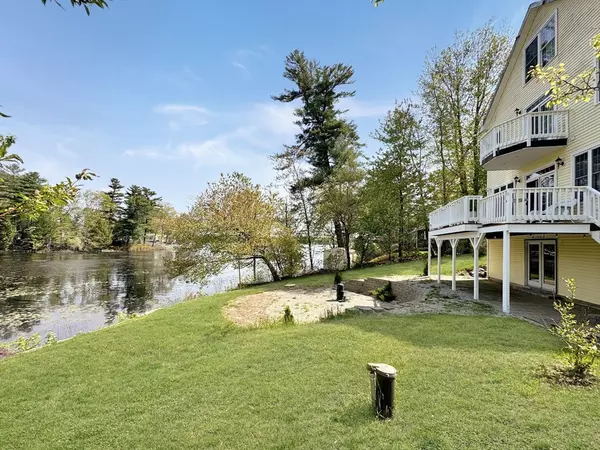 Kingston, NH 03848,8 Dulcies Point Rd