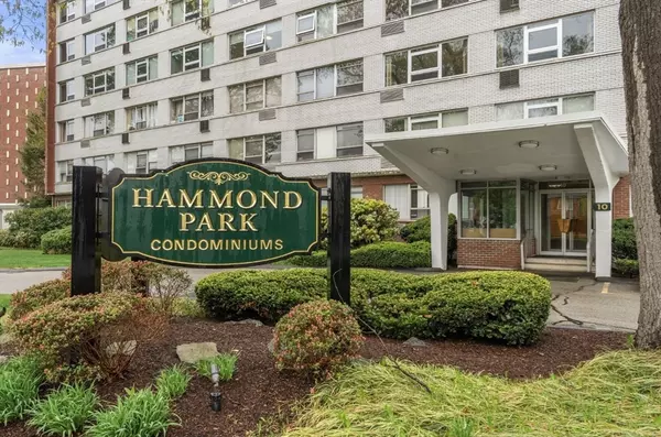 10 Hammond Pond Parkway #305, Newton, MA 02467