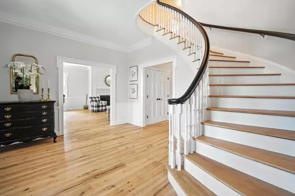 Suffield, CT 06078,879 Russell Avenue