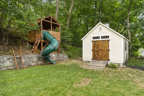 Andover, MA 01810,11 Clark Rd