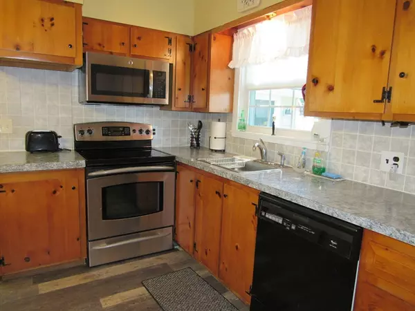 Bourne, MA 02532,22 Birch St