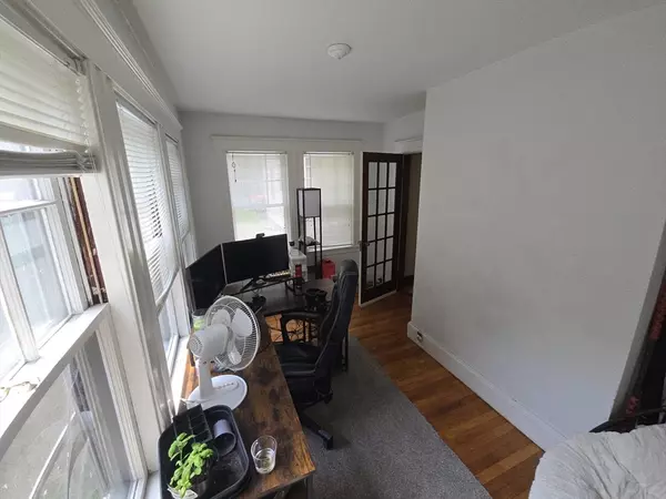 Newton, MA 02460,283 Lowell Avenue #1
