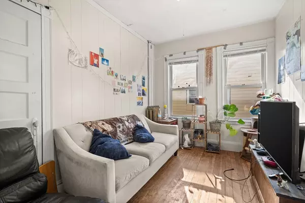 Somerville, MA 02145,427 Medford Street #2