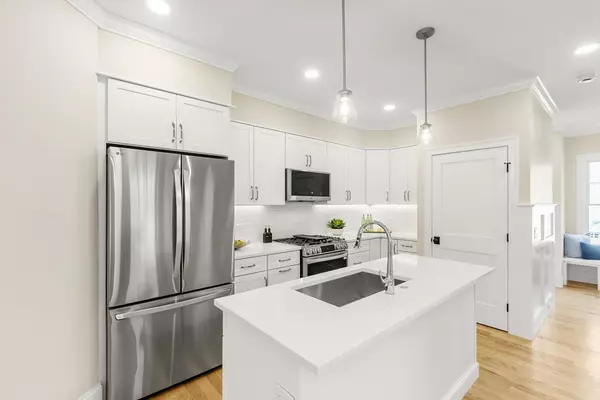 Woburn, MA 01801,2 Pheasant Lane