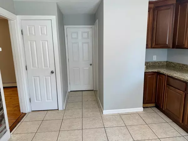 Plymouth, MA 02360,3 Murray St #1