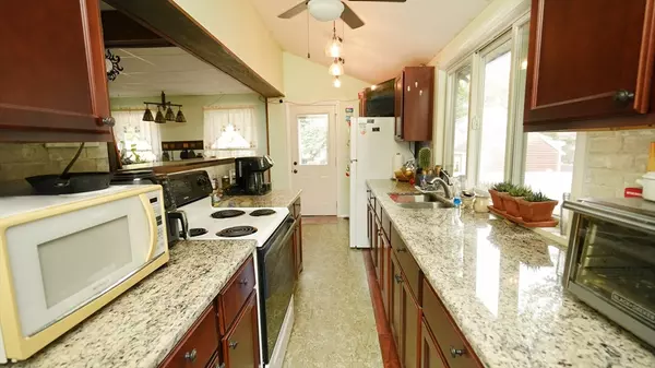 Attleboro, MA 02703,37 School St